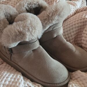 Cozy Fur-Lined Ankle Boots in Taupe